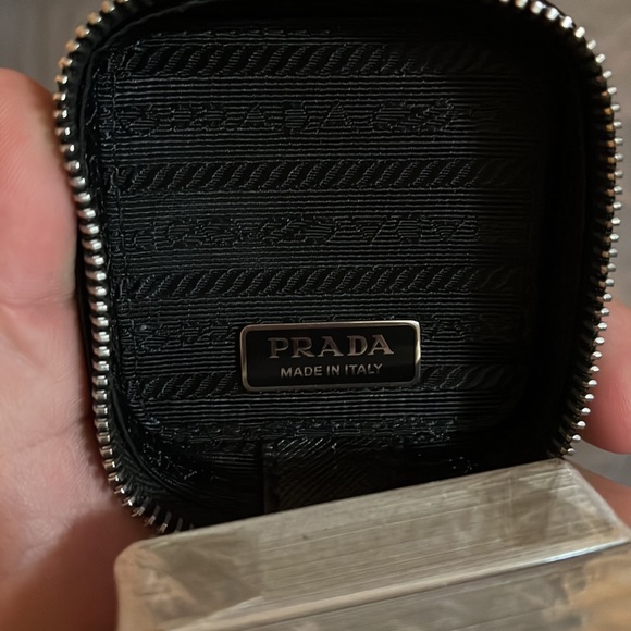 Prada - Picture 6 of 9